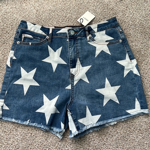 NWT Forever 21 Denim hi rise StarShorts Size 31 - Picture 2 of 6